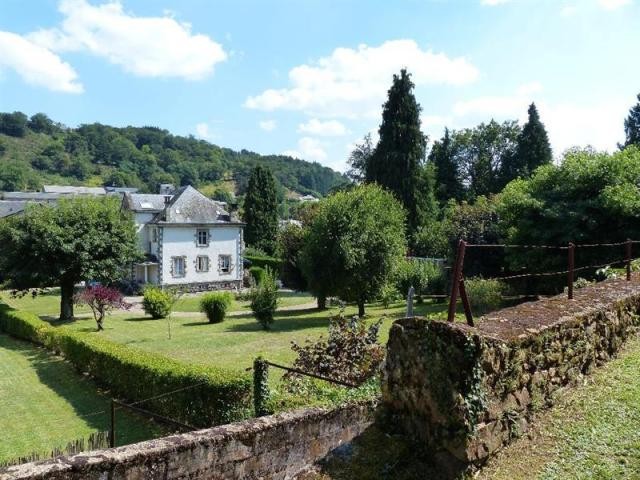 6 bedroom House For Sale: 19110 BORT.. - 2