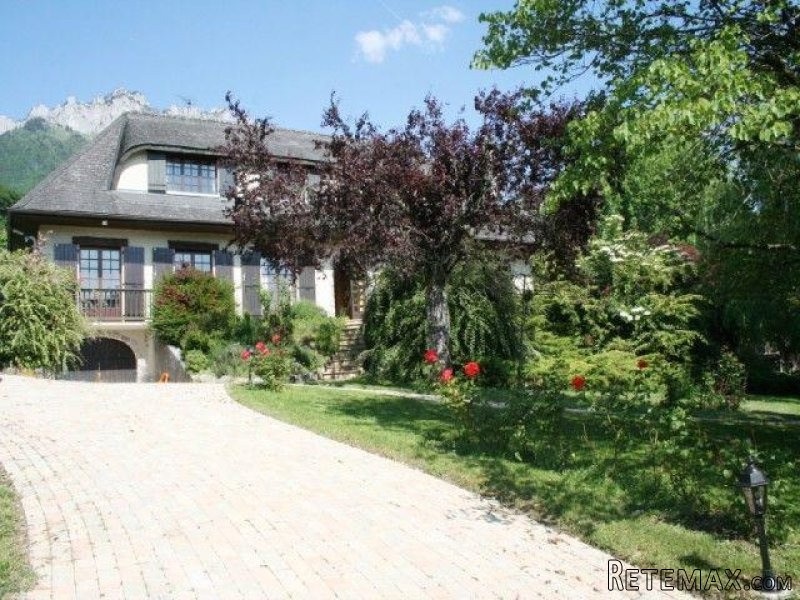 8 bedroom Property For Sale: 7-15..