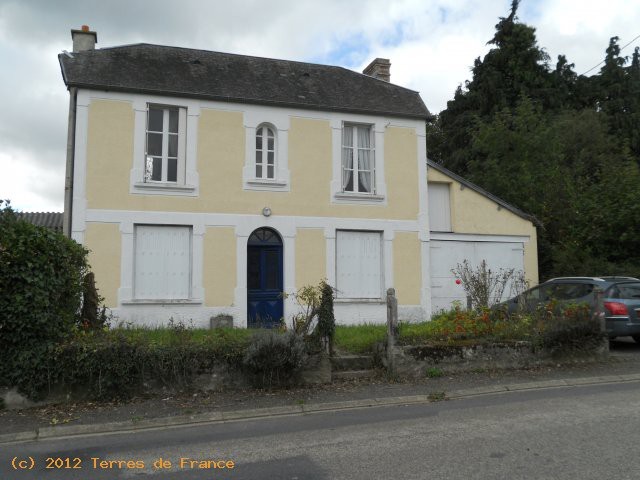 Pretty Village House Sept Vents - Terra..