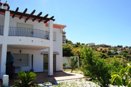 Villa for Sale in Canillas De Albaida..