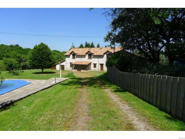 Lovely Country House with Pool