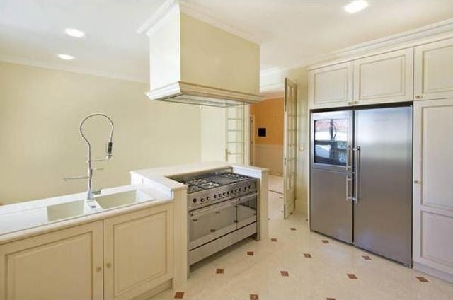 Outstanding palacial three bed in..
