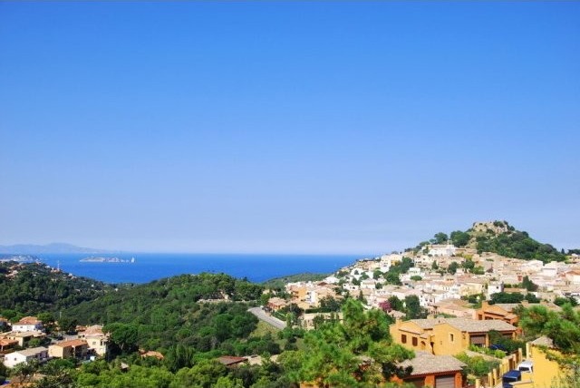 Plot of land with views of the sea and..