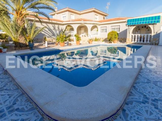 BEAUTIFUL VILLA IN TORRETA..