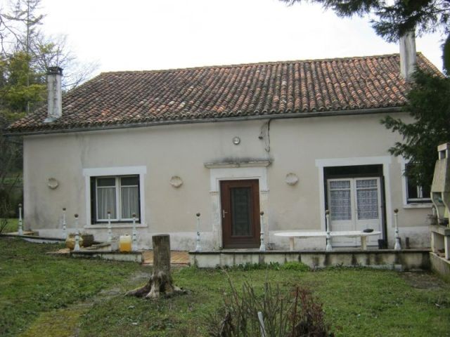 Potential: 3 beds old house