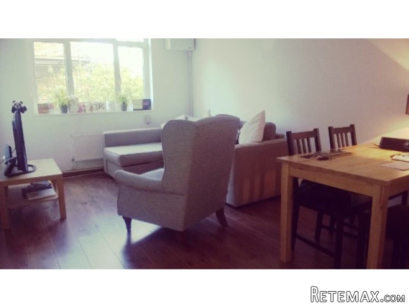 Spacious 1 Bedroom Flat - 2