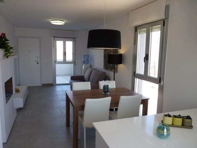New 3 bed 2 bath town house 700 meters.. - 2