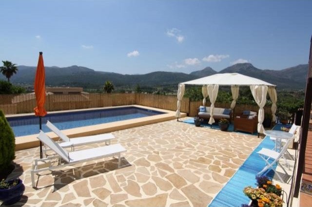 4 Bedrooms - Villa - Alicante - For Sale