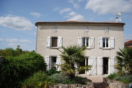 Pretty 6 bed country house, swimming..