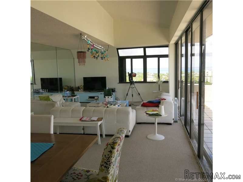 2 bedroom Flat For Sale: 251 CRANDON BL.. - 2
