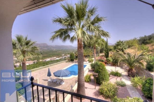 6 Bedroom Villa in Orba