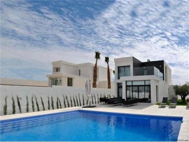4 bedroom Villa For Sale: Villa Asis..