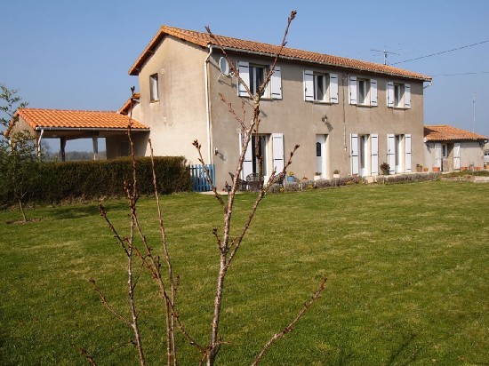 Country House 10 Mins from Town