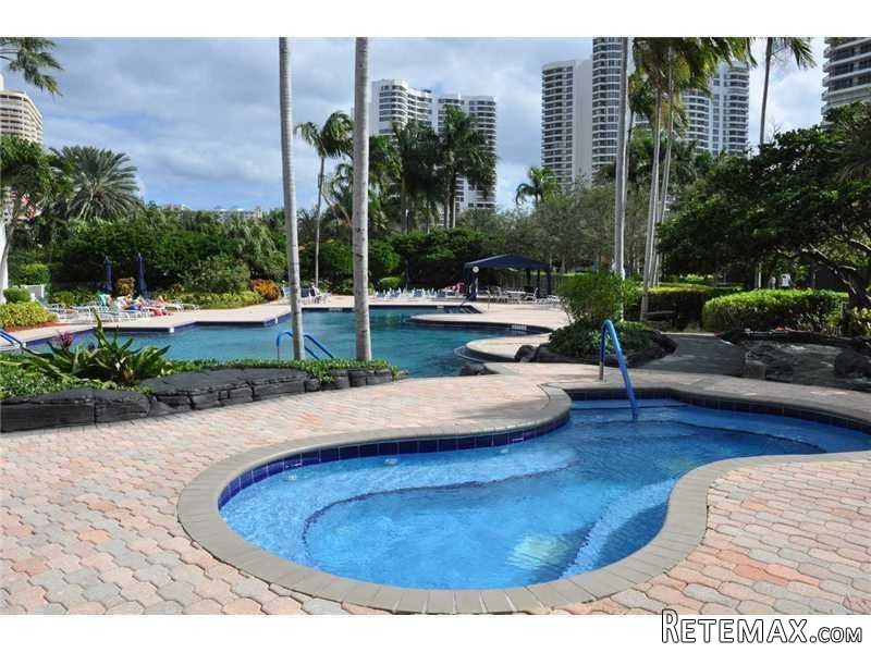 2 bedroom Flat For Sale: 19195 NE 36 CT.. - 2