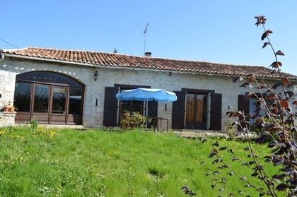 Maison en pierre avec belles vues sur..