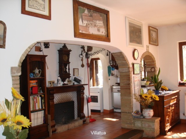 Country/farmhouse - For Sale - East of.. - 2