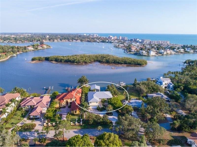 3 bedroom House For Sale: 525 Bayview.. - 2