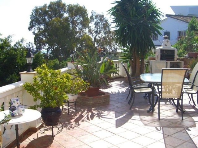 Town House - A well maintained &.. - 2