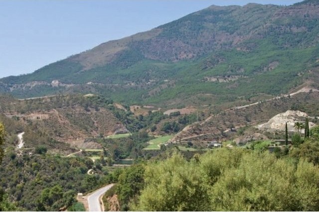 Plot With Panoramic New Course Views