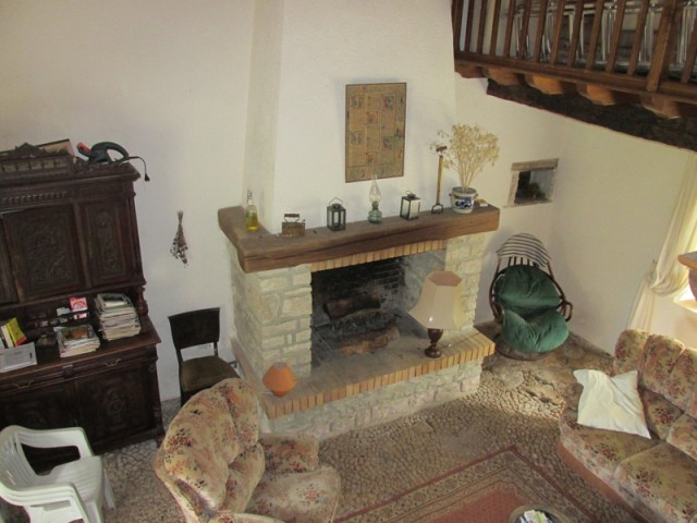Character Stone House With Garden - 2