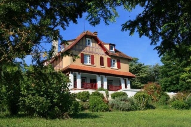6 bedroom House For Sale: 16410..