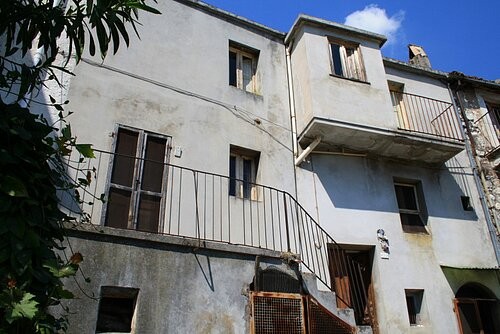 Town house with garden to restore in a.. - 2