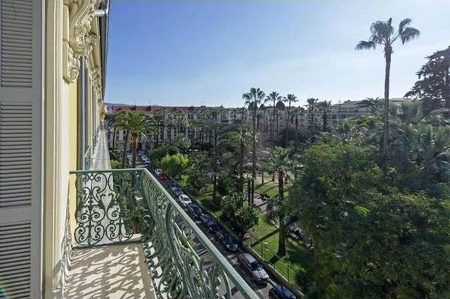 Outstanding palacial three bed in.. - 2