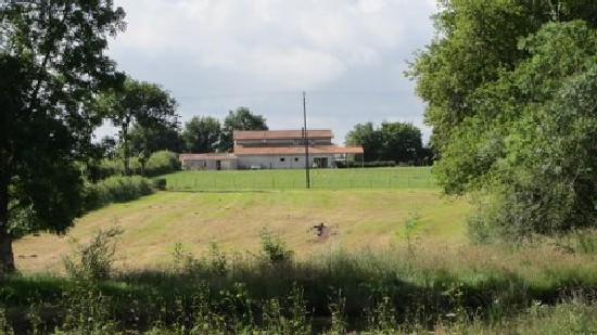 Country House 10 Mins from Town - 2