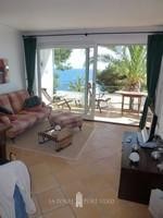 Cosy apartment with stunning sea views..