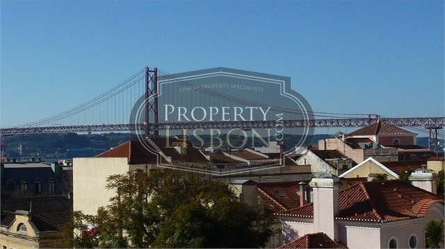 Spacious T7 Lisbon Apartment with..