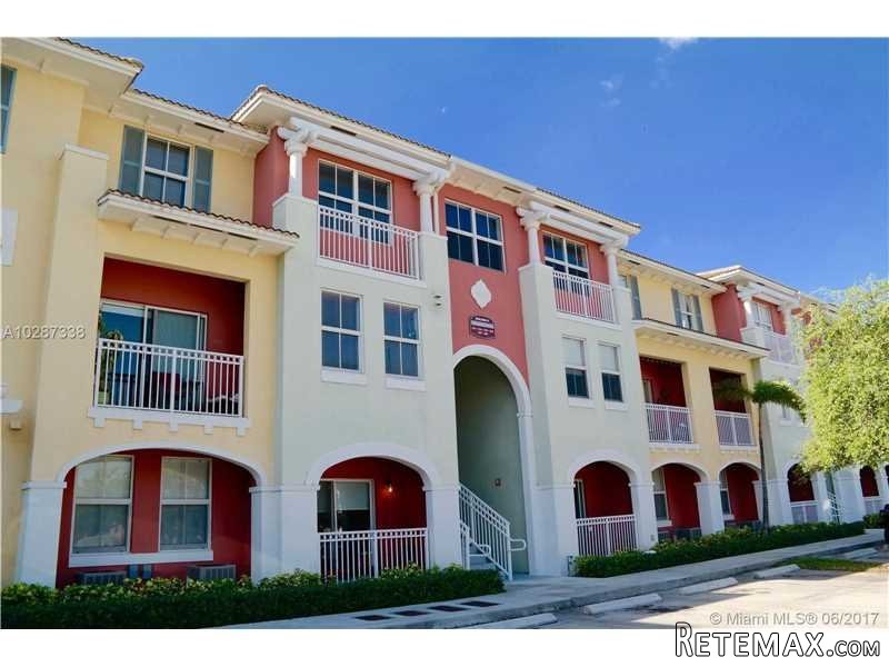 3 bedroom Flat For Sale: 11102 NW 83rd..