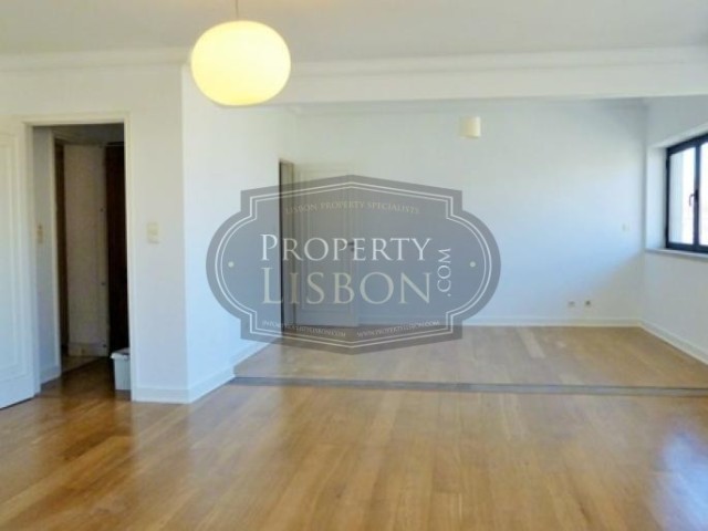 T4 Lisbon Apartment in Lapa with River.. - 2