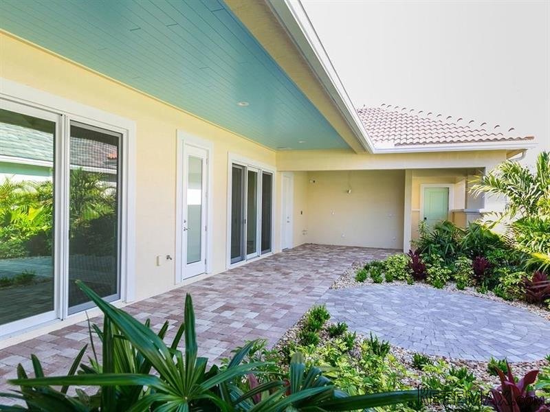 2 bedroom House For Sale: 2114 Falls..