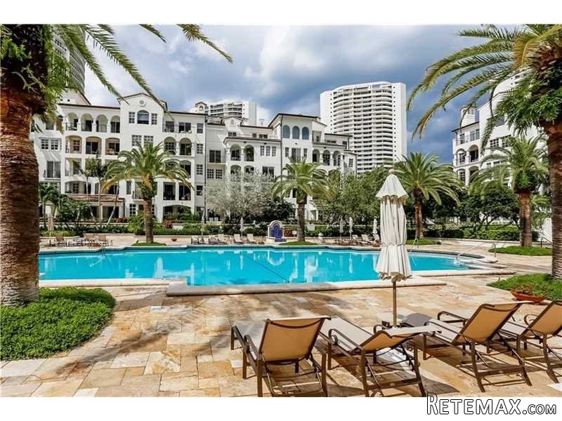 3 bedroom Flat For Sale: Aventura 33160 - 2