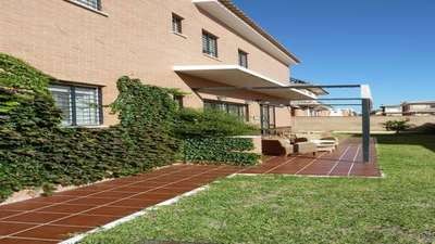Villa - This is a large villa located.. - 2