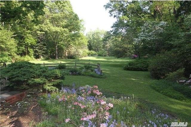 471 Woodbury Rd Cold Spring Hrbr, NY.. - 2