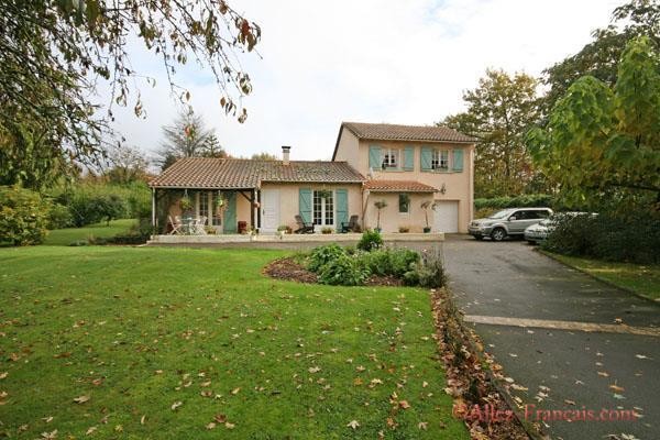 Nontron (Dordogne) - Immaculate 4 bed..