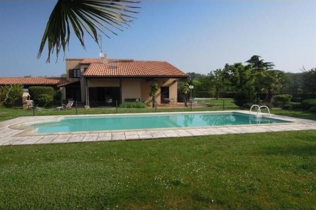 4 bedroom House For Sale: 86190 QUINCAY