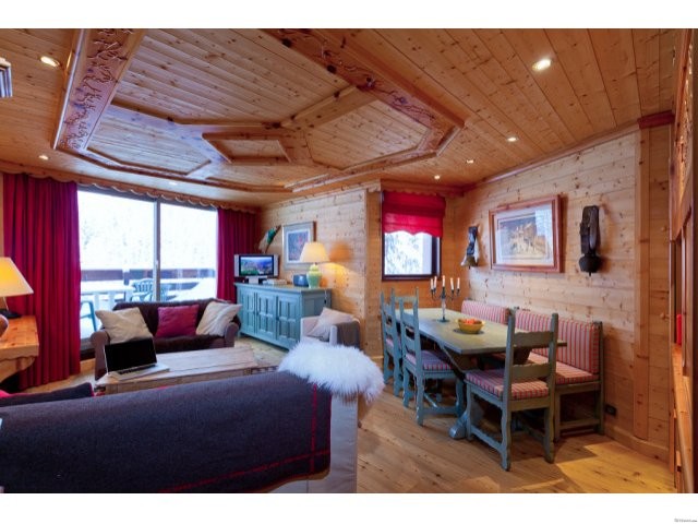 Luxury 2 bedroom ski in and out.. - 2
