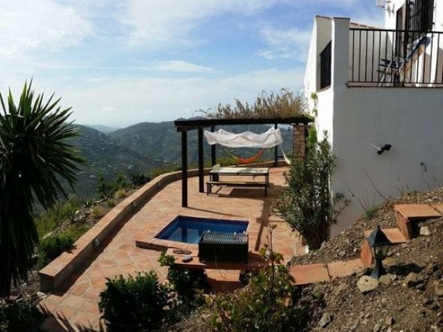 Country Houses for Sale in Competa..