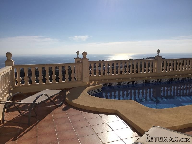 5 Bedrooms - Villa - Alicante - For Sale