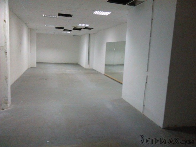 Prodajem skladište 450m2 za 270.000 EUR