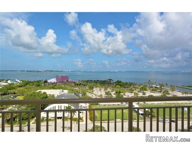 2 bedroom Town House For Sale: 800 N..
