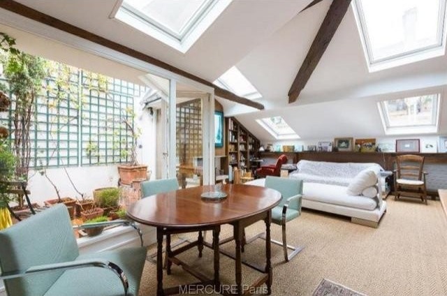 2 bedroom Flat For Sale: 75007 PARIS
