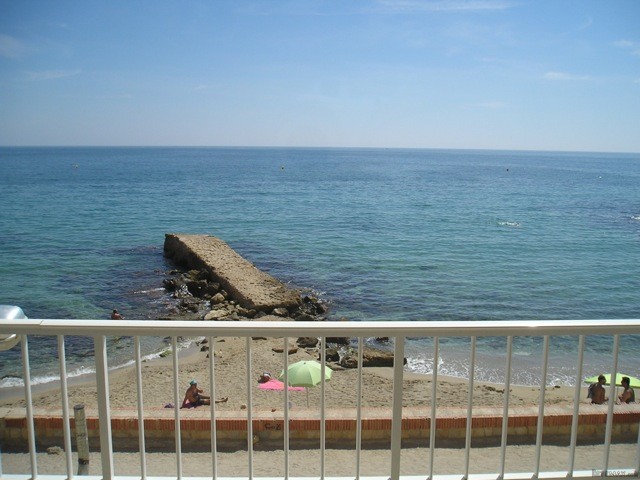 3 Bed Seafront Apartment in Alicante - 2