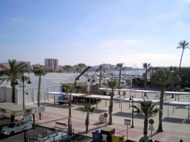 SOUTH FACING 3 BEDROOM APARTMENT IN LO..