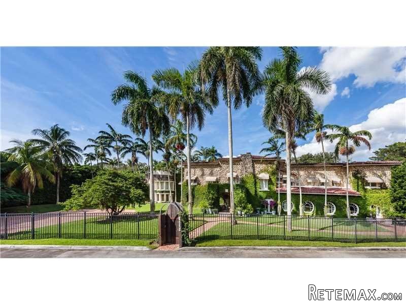 6 bedroom House For Sale: 7420 SW 49th..
