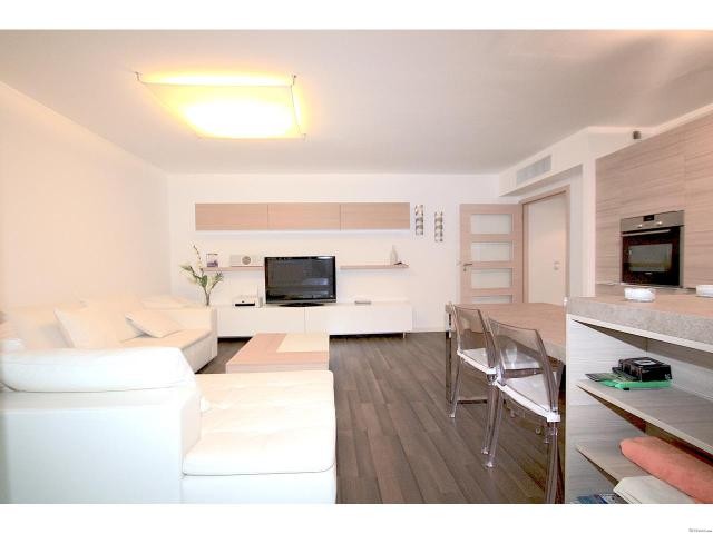 Quiet two bed with clean modern design