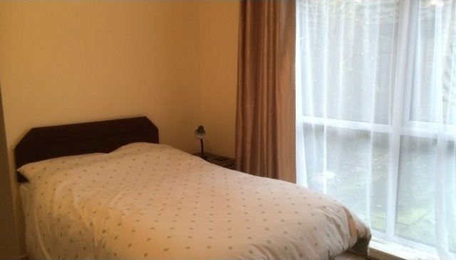 ROOM TO LET IN HOLLINSWOOD - ALL BILLS..