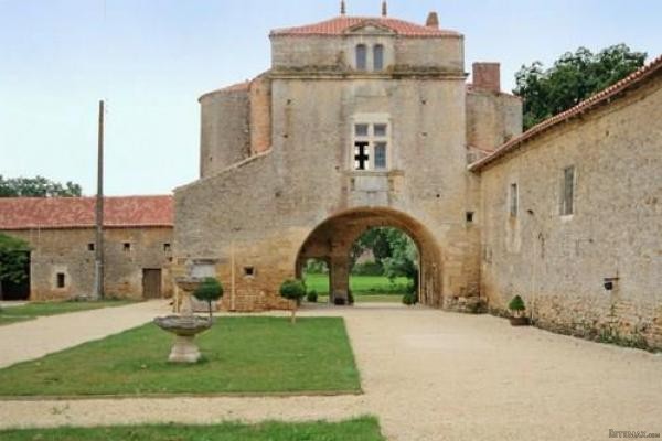 Vouvant (Vendee) - For sale : C14th..